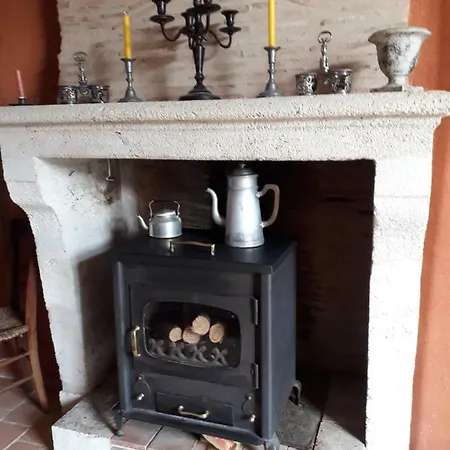 Le Maine Sougouse Bed and breakfast